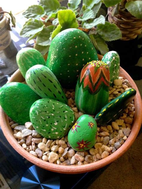 Sassi diventano bellissimi cactus | Pittura rock, Rocce decorative