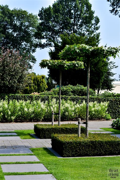 Een moestuin past natuurlijk erg goed bij landelijke tuinen. Landelijke tuin | Buijtels Buitengewone Tuinen - The Art ...