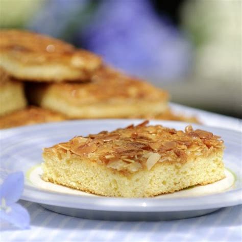 And according to my extensive research (i googled it), blitz kuchen looks like it can mean pretty much anything in the quick cake category. Blitz-Blech-Kuchen | Rezept | Kuchen, Blechkuchen, Kaffee ...