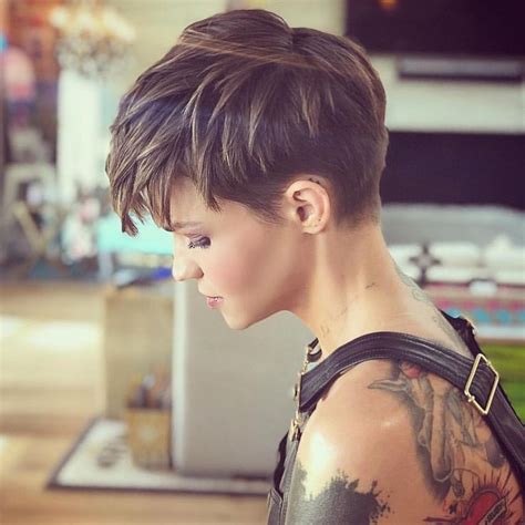Messy Pixie Haircuts To Refresh Your Face Women Short Hairstyles 2020
