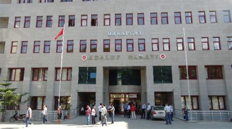 Antalya'nın manavgat ilçesinde 2 çocuk annesi kadın evinde boğazı kesilerek öldürüldü. Manavgat'taki Cinayet Davası - Haberler