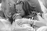 Couple Takes Heartbreaking Photos With Their Stillborn Daughter to ...