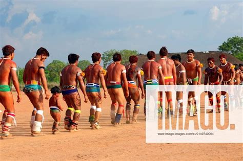 Kalapalo Indios Mato Grosso Brazil South America Xagefotostockx