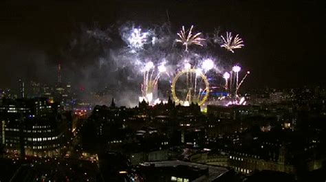 New Years Eve 2015 London Welcomes In New Year With Traditional