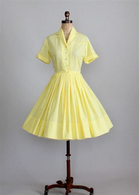 Vintage 1960s Yellow Rose Texas Shirtwasit Dress Fashion 1960s