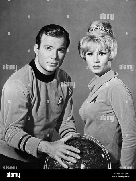 Star Trek William Shatner Als Captain James Kirk Grace Lee Whitney Als Yeoman Rand Star Trek