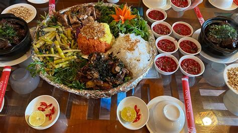 Gặp anh là người trong đó, thế nào họ cũng nói thách rồi mua hớ cho mà coi. Đã Đời Tiết Canh Gà ở nhà hàng Thạch Thảo | Cùng Anh Hải ...