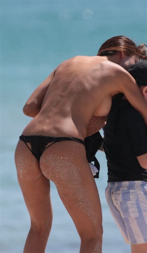 Celebrit Di Spiaggia In Topless Belle Foto Erotiche E Porno