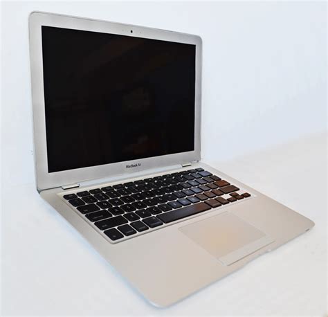 Laptop Apple Macbook Air A1237 133 2008 16 Ghz 4gb 120gb 799900