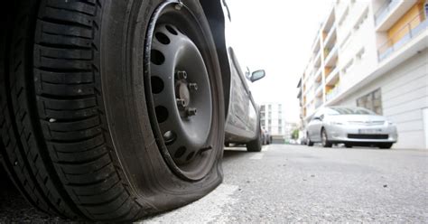 Grenoble Il Crevait Les Pneus Des Voitures En Stationnement