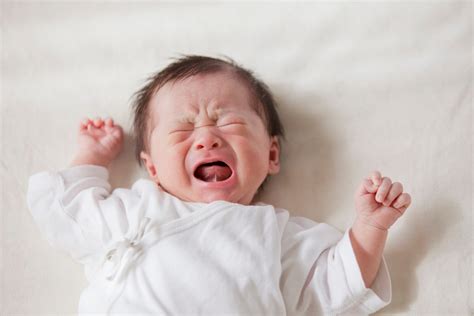 泣き止まない赤ちゃんの放置・無視は禁物！泣く赤ちゃんへの対処法 乳児育児 All About