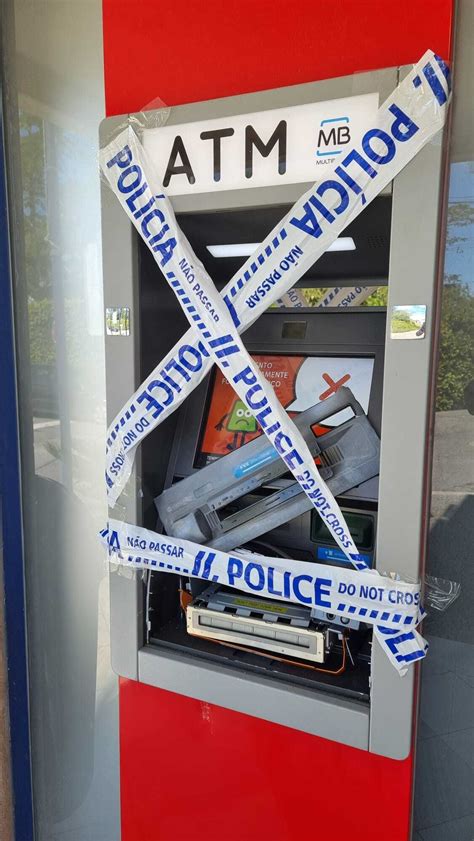 assaltantes vandalizam caixa de multibanco sem dinheiro em espinho jornal n