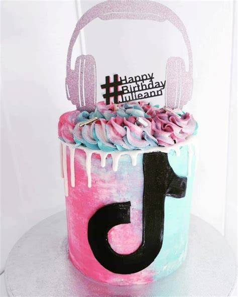 Looking for some cool tik tok cake ideas? Make a TikTok cake yourself to the delight of all fans of ...