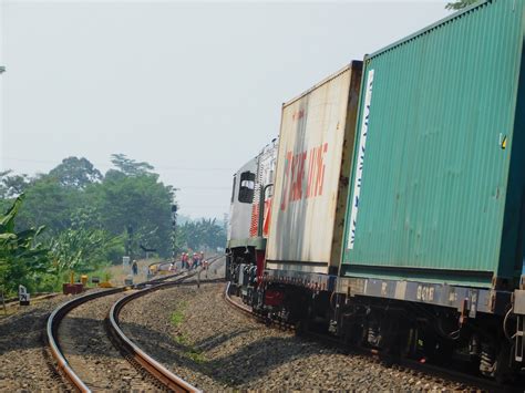 Keretapi paling laju di jepun. Kereta Api Indonesia: Mana Lebih Menguntungkan, Kereta Api ...