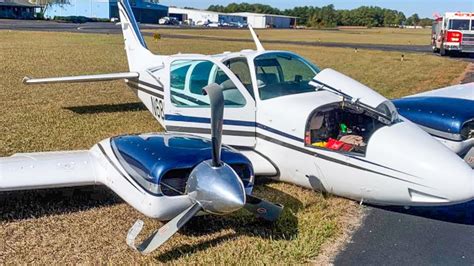 Beech Baron Destroyed After Landing Gear Retracts During Takeoff Roll