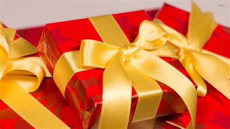 Red Presents With Golden Ribbons Wallpaper Holiday Wallpapers 51532