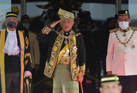 Sultan 'ın tam ismini söyleyene kadar haber bayatlar! PenangKini: Jangan heret negara ke kancah politik sekali ...