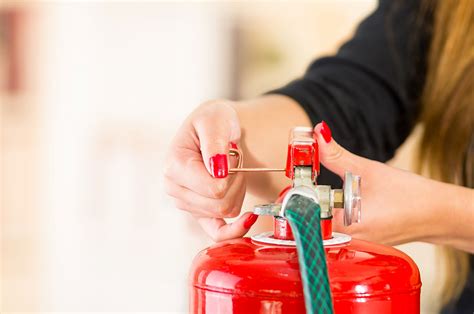 Check out our free fire extinguisher training video osha, including fire extinguisher types, the pass method for using fire extinguishers, and when to fight. Fire extinguisher online course | Online Courses | Sussex UK