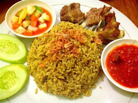Nasi kebuli merupakan makanan khas timur tengah yang memiliki ciri khas bumbu masakan yang kuat. Resep Cara Membuat/Memasak Nasi Kebuli Khas Arab Asli ...