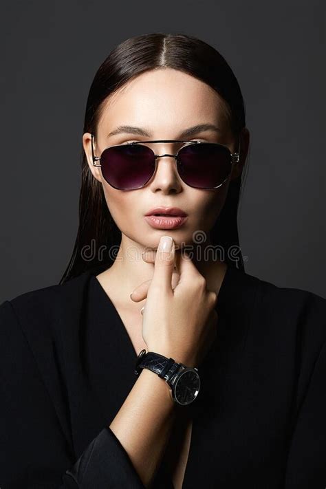Fashion Portrait Of Beautiful Young Woman In Sunglasses Stock Image Image Of Glamour Lips