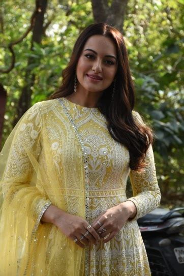 Sonakshi Sinha Goes Traditional In Yellow Suit And Dupatta For Dabangg 3 Promotions Indiatoday