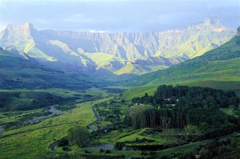 Drakensberg Travel Guide Ukhahlamba Drakensberg Park