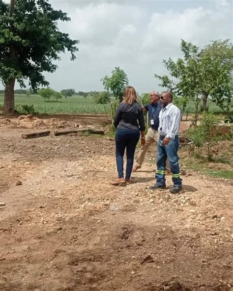 La Alcaldesa Ivelisse M Ndez Realiz Un Recorrido En El Batey Peligro