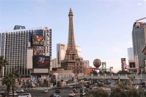 Las Vegas Travel Guide The Strip And Downtown A World To Live