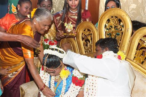 Ianya mencerminkan budaya dan adat resam yang terdapat beberapa adat yang dijalankan oleh masyarakat india selepas berlangsungnya sesuatu perkahwinan. Budaya Kaum India: ADAT RESAM DALAM PERKAHWINAN KAUM INDIA