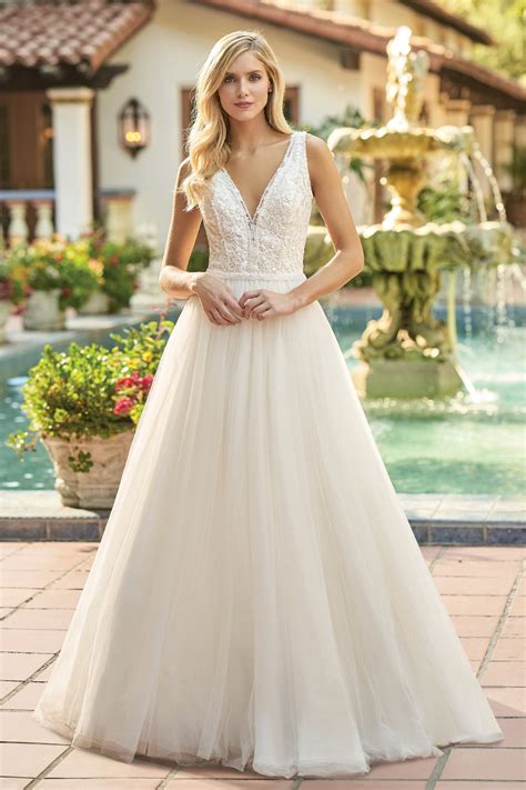 F211014 Romantic Embroidered Lace And Netting Ball Gown Wedding Dress