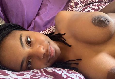 Manu Ebony Nude Nacktbild Sexy Nippel Nackt Selfies