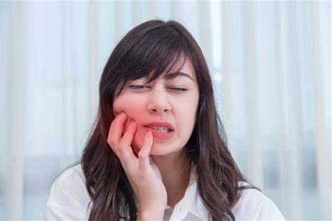 Jika anda mengalami sakit gigi akibat gigi berlubang, solusi terbaik adalah segera berobat pada dokter gigi anda. Cara Menghilangkan Sakit Tumbuh Gigi Bungsu ...