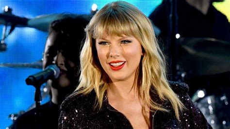Taylor Swift Says Shes Not Being Allowed To Perform Her Early Music At