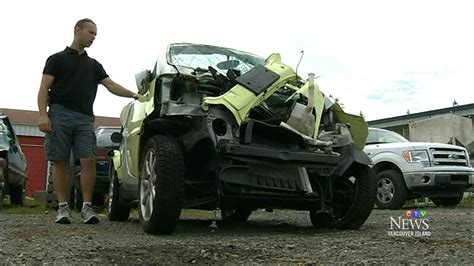 900 Pound Elk Crashes Into Smart Car Driver Survives Youtube