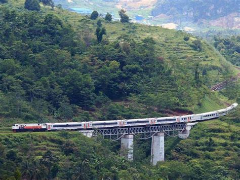 Setidaknya pernah mencoba 1x ya. Jadwal Terbaru Kereta Api Argo Parahyangan yang Beroperasi ...