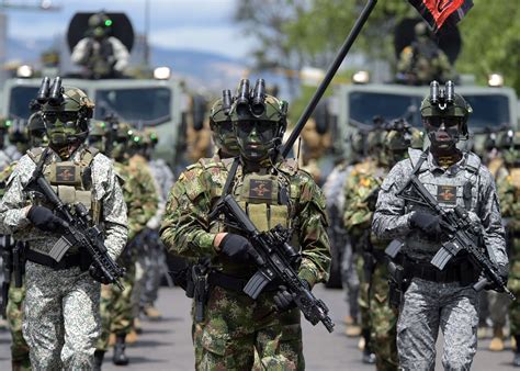 Con Desfile Militar Colombia Celebra D A De La Independencia Reporteros Asociados