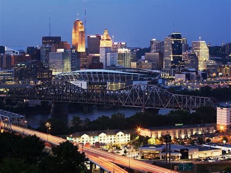 Buildings And City Cincinnati Ohio Skyline From Devou Park Covington