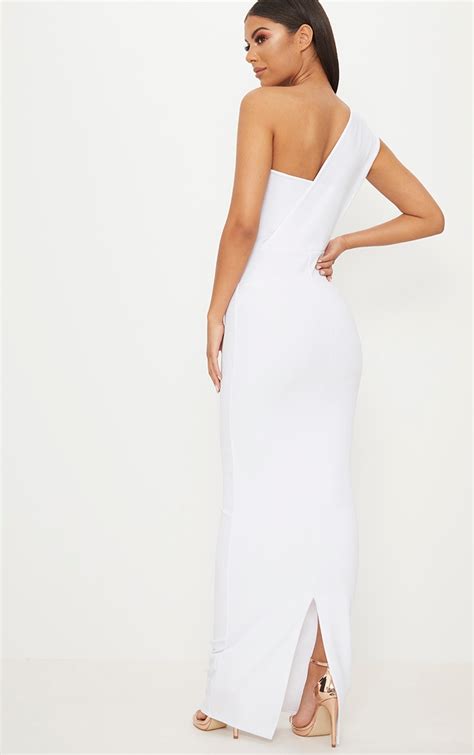 robe longue blanche à bretelle asymétrique prettylittlething fr