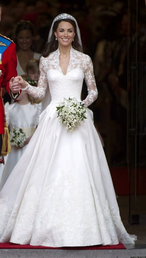 Best Kate S Wedding Dress Of All Time The Ultimate Guide Greewedding1