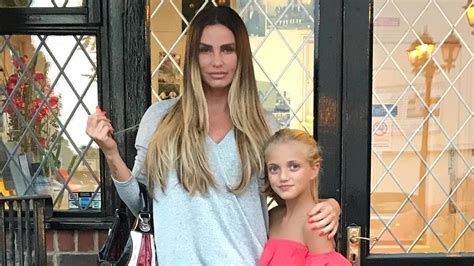 Katie Price Zu Früh Tochter Princess Startet Mit 13 Ihren Eigenen Instagram Account