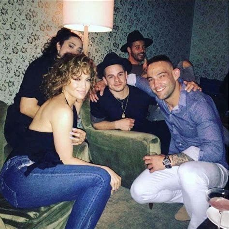 Jennifer Lopez With Casper Smart And Friends Jennifer Lopez Jlo Jennifer