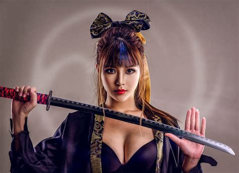 Chica samurai modelo negro arco mujer niña samurai katana