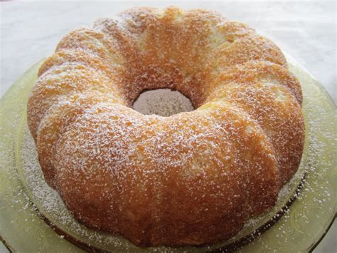 I usually end up eating egg whites for breakfast for a few days after making ice cream, and that gets very boring very soon. The Irish Mother: Egg Whites Cake