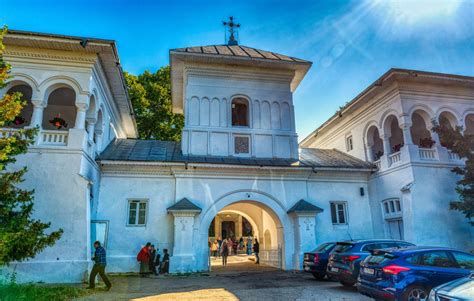 Productie, montaj si distributie textile pt hotel: Mogosoaia Palace and Snagov Monastery Tour - Bucharest ...