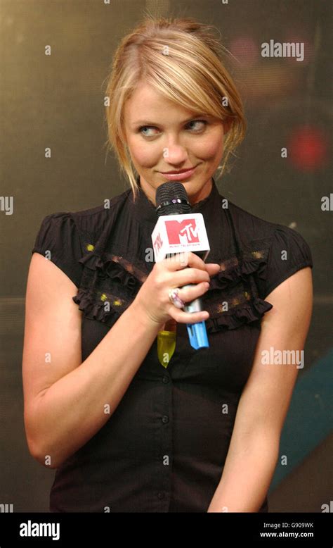 Showbiz Trl Cameron Diaz During Her Guest Appearance On Mtvs Trl Show