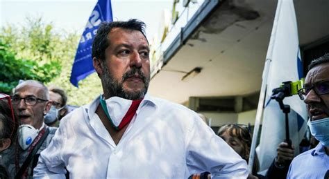 Salvini Vaccini allo staff di De Luca ma la Regione replica È