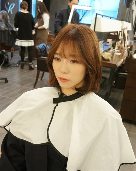Take note of the even, clean cut. HOT! STYLE : SHORT C-CURL PERM WITH SEE THROUGH-BANGS - Kpop Korean Hair and Style
