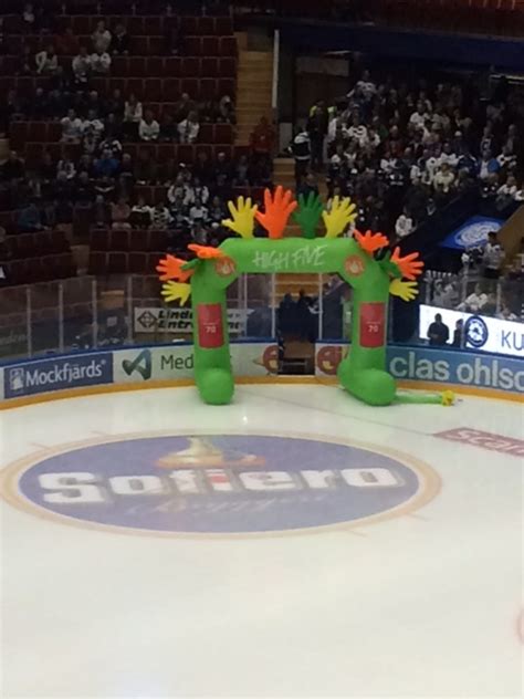 Directed by ted kjellsson and produced in 2011 by direktörn & fabrikörn and seize the frame. Leksands intro - skratta eller gråta? - Hockeybloggen