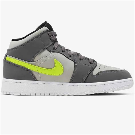Air jordan (sometimes abbreviated aj) is an american brand of basketball shoes, athletic, casual, and style clothing produced by nike. ADIDASI ORIGINALI NIKE AIR JORDAN 1 MID (GS) - 554725 072