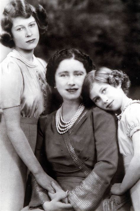 The queen has 8 grandchildren: Queen Mother and Elizabeth in pictures as the Queen marks ...